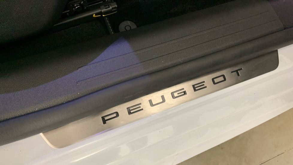 Peugeot 208 1.2 Gt Premium Hatchback Hybrid E-dsc6  #61