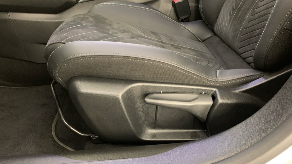 Peugeot 208 1.2 Gt Premium Hatchback Hybrid E-dsc6  #45