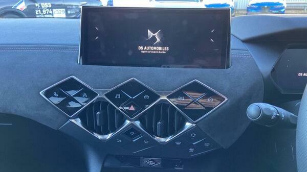 DS DS 3 E-tense 54Kwh Performance Line Suv #11