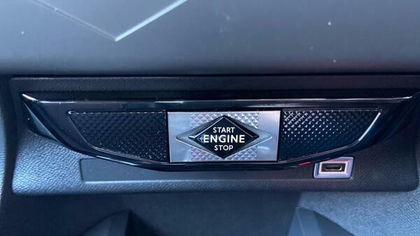 DS DS 3 E-tense 54Kwh Performance Line Suv #17