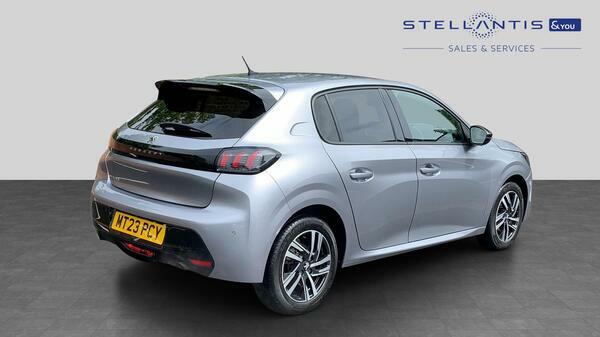 Peugeot 208 1.2 Puretech Allure Premium Hatchback  #3