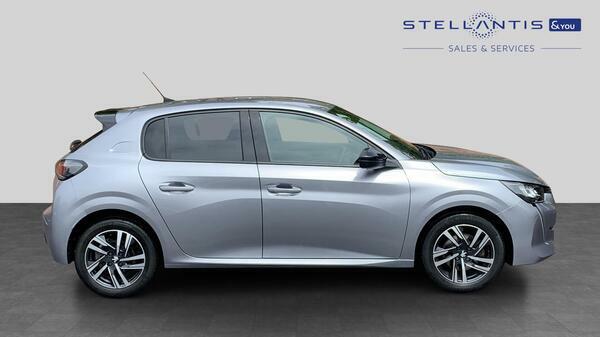 Peugeot 208 1.2 Puretech Allure Premium Hatchback  #2
