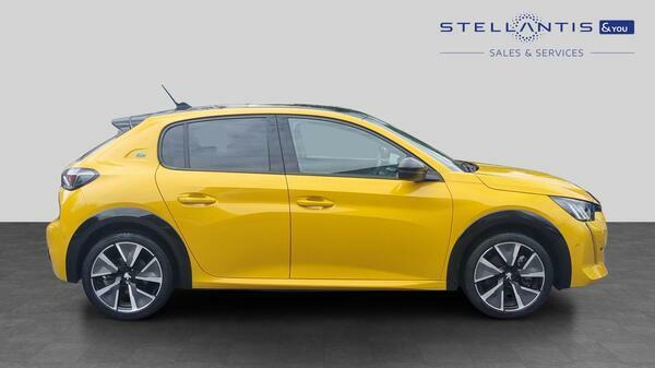 Peugeot e-208 100Kw Allure Premium 50Kwh Blue #2