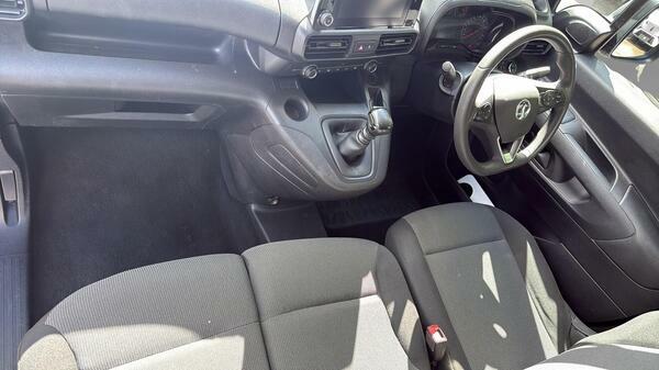 Vauxhall Combo 1.5 Turbo D 2300 Dynamic Panel Van 6Dr Manu White #17