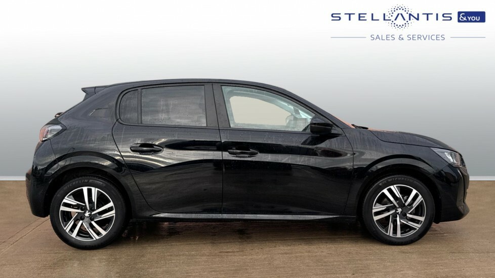 Peugeot 208 1.2 Puretech Active Premium Hatchback  #2