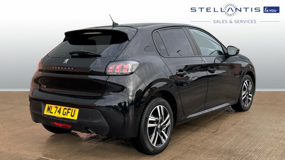 Peugeot 208 1.2 Puretech Active Premium Hatchback  #3