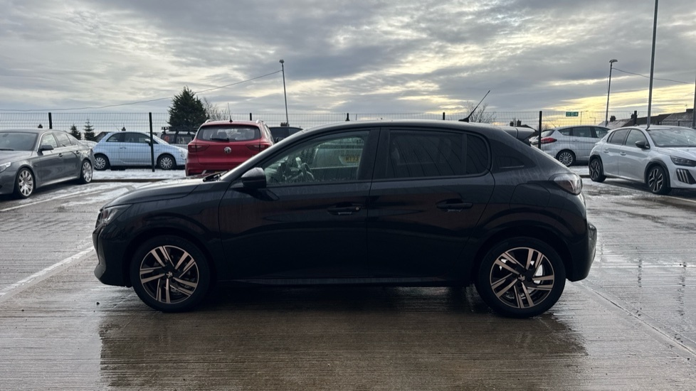 Peugeot 208 1.2 Puretech Active Premium Hatchback  #6