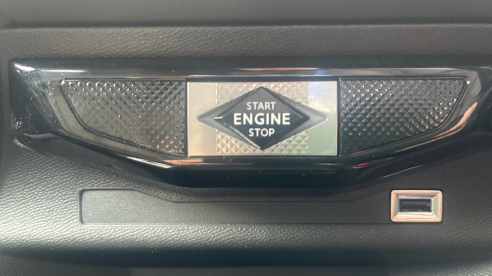 DS DS 3 Crossback Hatchback Grey #30