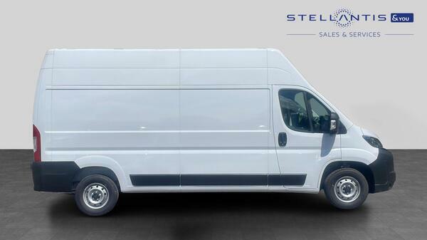 Peugeot Boxer 2.2 Bluehdi 335 Professional Panel Van  #2