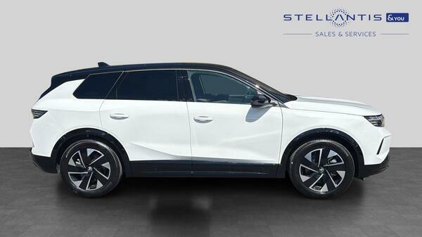 Vauxhall Grandland 73Kwh Gs Suv 213 Ps DY25PVP #2