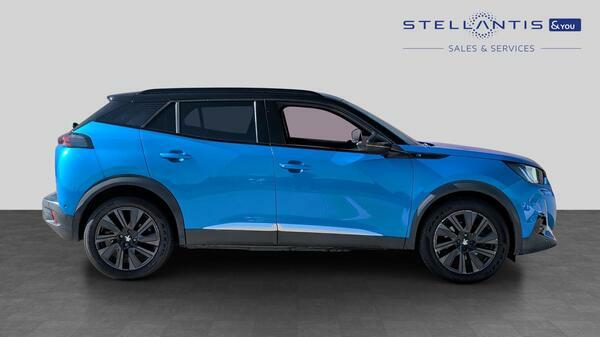 Peugeot e-2008 50Kwh Gt Suv 136 Ps Blue #2