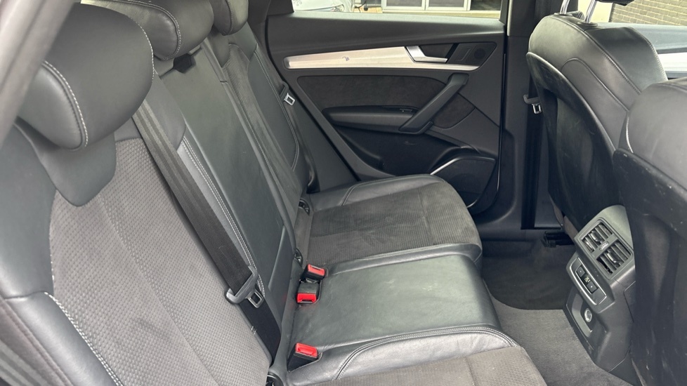 Audi Q5 2L Black Edition Grey #25