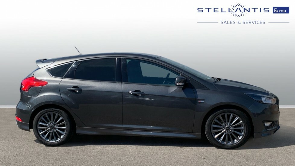 Ford Focus 1.0T Ecoboost St-line Hatchback #2