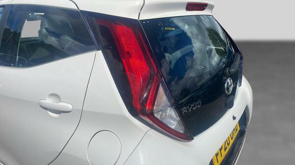 Toyota Aygo 1.0 Vvt-i X-play Hatchback Euro FP20UHD  #5
