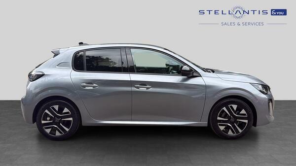 Peugeot 208 1.2 Puretech Allure Hatchback Eu #2