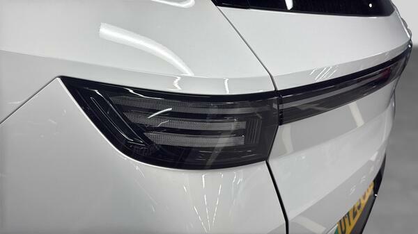 Vauxhall Grandland 73Kwh Gs Suv 213 Ps DY25SYF #5