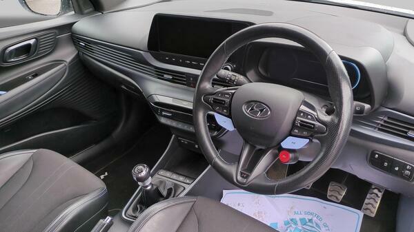 Hyundai I20 Hatchback White #31
