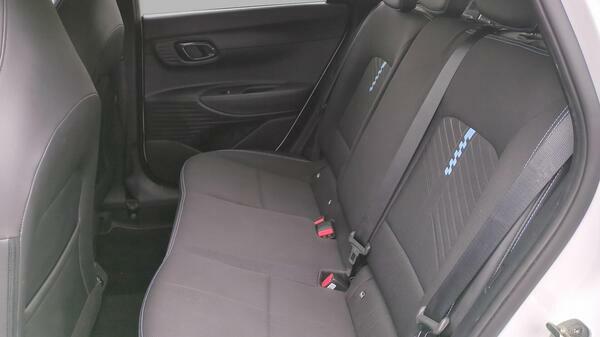 Hyundai I20 Hatchback White #37