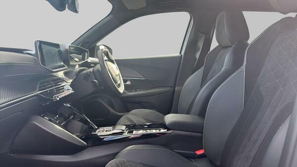 Peugeot e-2008 Gt Black #30