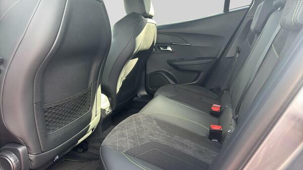 Peugeot e-2008 Gt Black #38