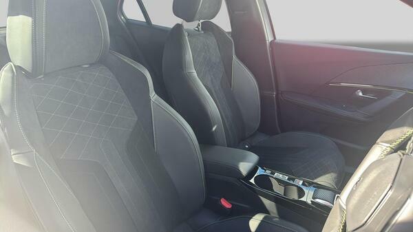 Peugeot e-2008 Gt Black #17