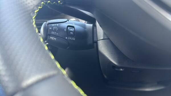 Peugeot e-2008 Gt Black #22
