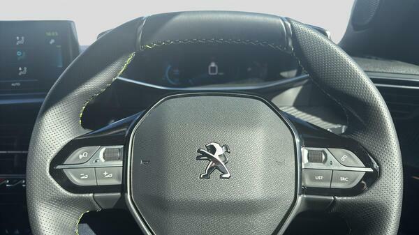 Peugeot e-2008 Gt Black #18