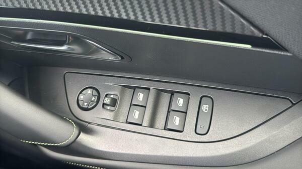 Peugeot e-2008 Gt Black #33