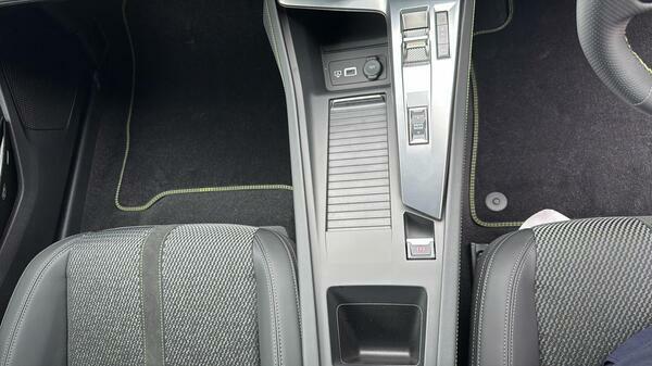 Peugeot 408 1.2 Hybrid 145 Gt Premium E-dsc6 Black #24