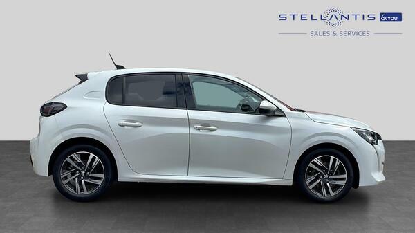 Peugeot 208 1.2 Puretech Allure Premium Hatchback M CF21OZO #2