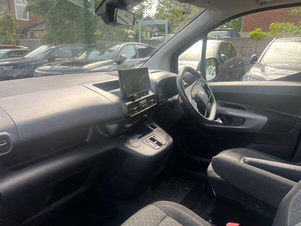 Vauxhall Combo-e Life 52Kwh Ultimate XL Mpv 7.4Kw Cha  #3