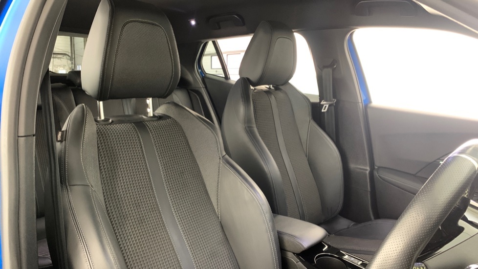 Peugeot 2008 1.2 Puretech Active Premium White #39
