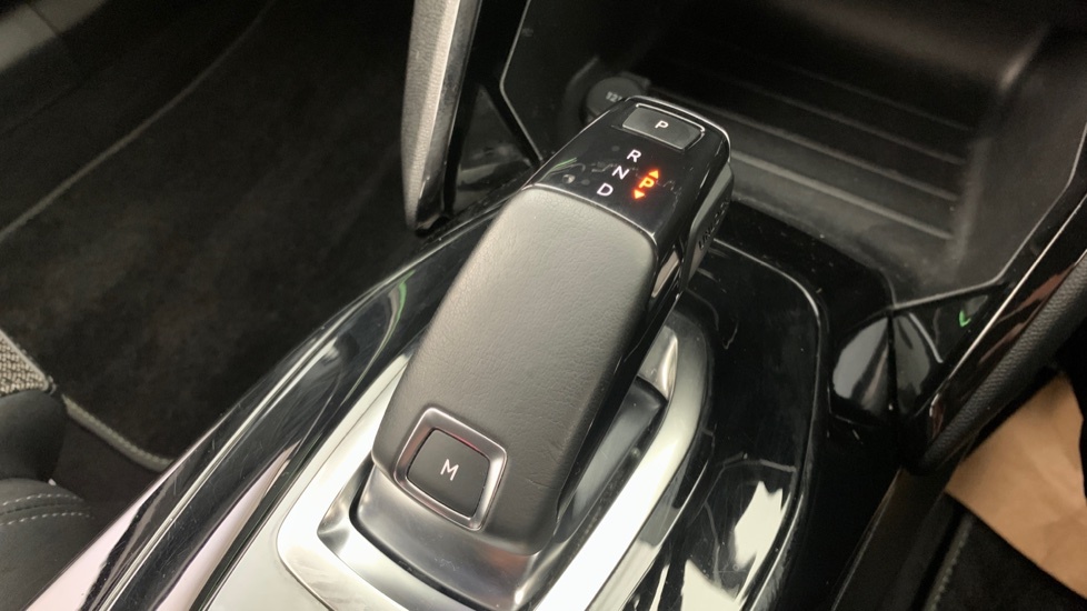 Peugeot 2008 1.2 Puretech Active Premium White #34