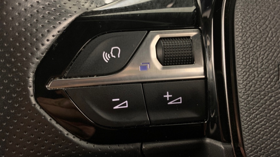 Peugeot 2008 1.2 Puretech Active Premium White #18