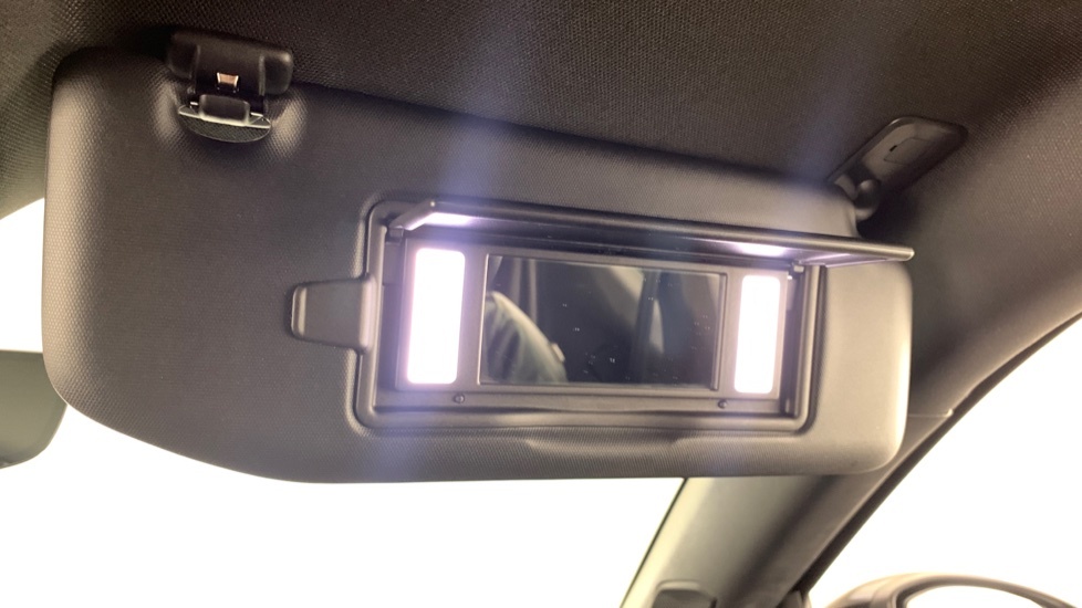 Peugeot 2008 1.2 Puretech Active Premium White #37