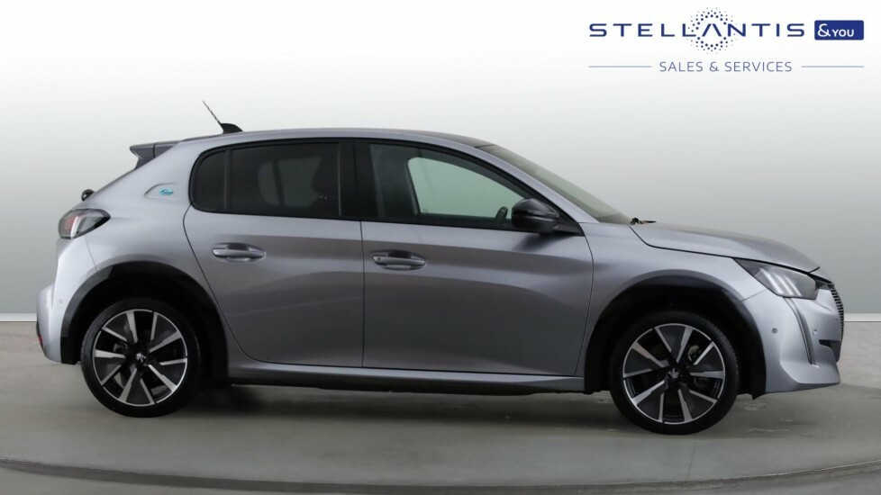 Peugeot e-208 50Kwh Gt Hatchback 136 Ps  #4