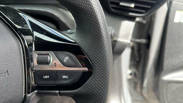 Peugeot 208 1.2 Puretech Active Black #21