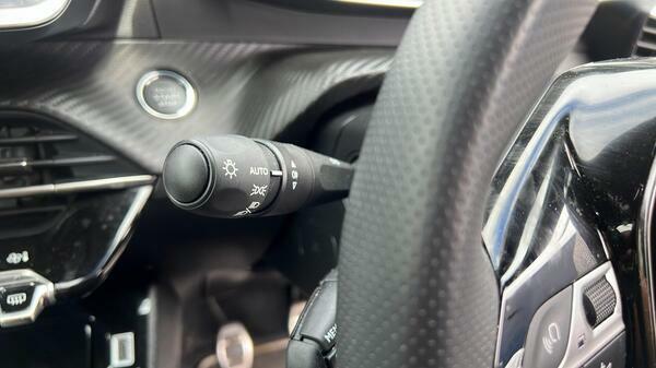 Peugeot 208 1.2 Puretech Active Black #22