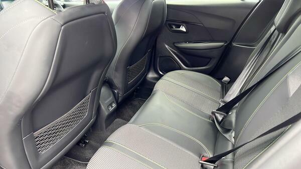 Peugeot 208 1.2 Puretech Active Black #40
