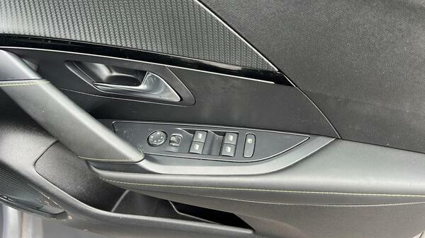 Peugeot 208 1.2 Puretech Active Black #39
