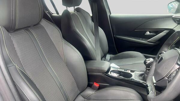 Peugeot 208 1.2 Puretech Active Black #18