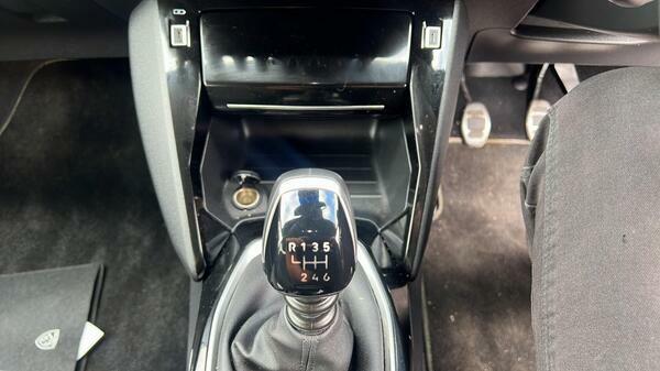 Peugeot 208 1.2 Puretech Active Black #24