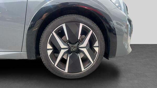 Peugeot 208 1.2 Puretech Active Black #12