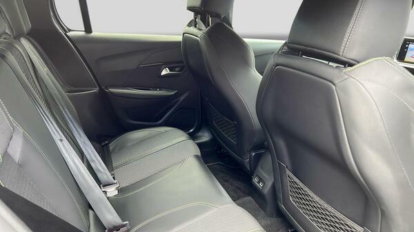 Peugeot 208 1.2 Puretech Active Black #37