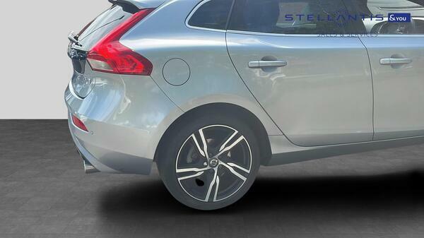 Volvo V40 2.0 D2 R-design Nav Plus Hatchback Manu  #3