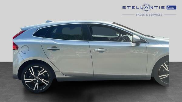 Volvo V40 2.0 D2 R-design Nav Plus Hatchback Manu  #2