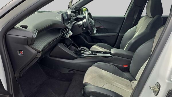 Peugeot e-2008 100Kw Gt Premium 50Kwh White #31