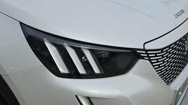 Peugeot e-2008 100Kw Gt Premium 50Kwh White #9