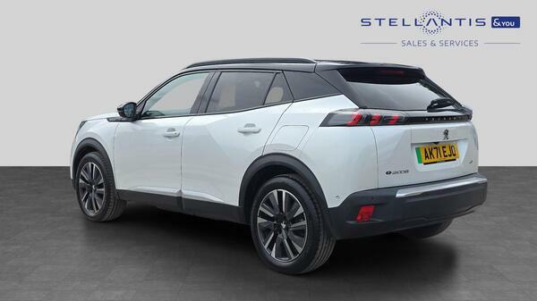 Peugeot e-2008 50Kwh Gt Premium Suv 136 Ps #6