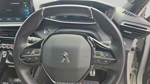 Peugeot e-2008 100Kw Gt Premium 50Kwh White #19